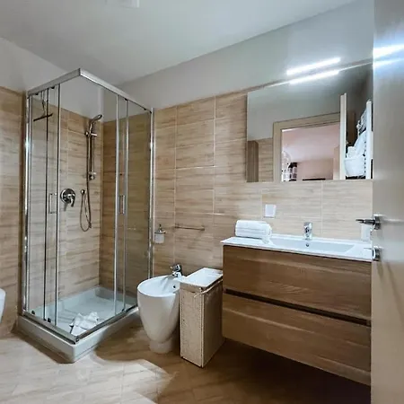 6 Posti Corbet - Piscina -spa - Gym-giardino Champoluc