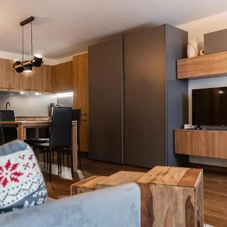 Appartement 6 Posti Corbet - Piscina -spa - Gym-giardino